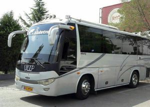 middle-bus-outside-01.jpg